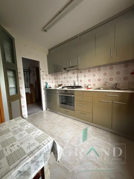 3 CAMERE DECOMANDAT |  BALCON | GARAJ | PIVNIȚĂ | CENTRALĂ PROPRIE | MĂNĂȘTUR – fotografia 1 din 18