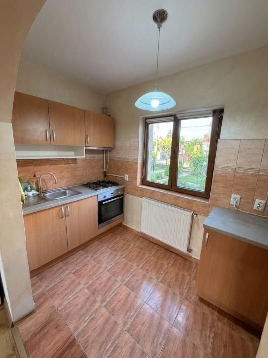 Casa cu 4 camere de inchiriat, Universitatii, cartier Europa, Oradea – fotografia 3 din 11