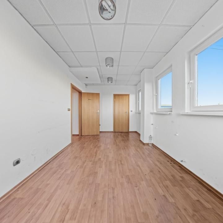 Showroom și birouri pe Calea Romanului – 550 mp, proprietate închiriată – fotografia 12 din 16