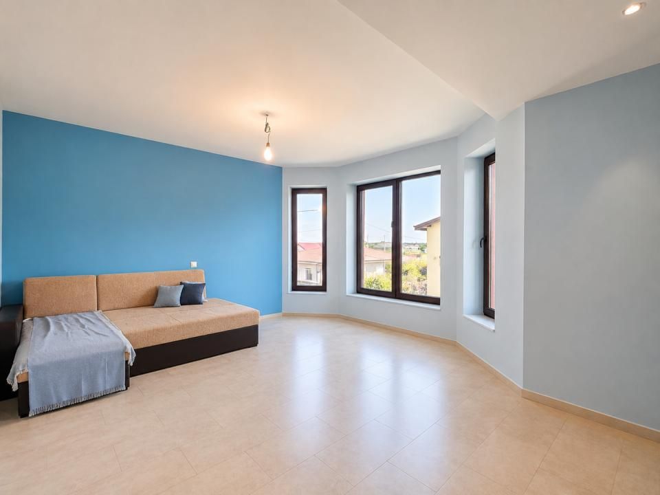 Vilă 6 camere Crevedia | 243 mp utili | Spațiu pentru întreaga familie – fotografia 8 din 18