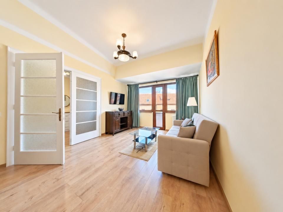 Închiriere apartament cu 3 camere, mobilat și utilat, Central Brasov - studenti – fotografia 4 din 14
