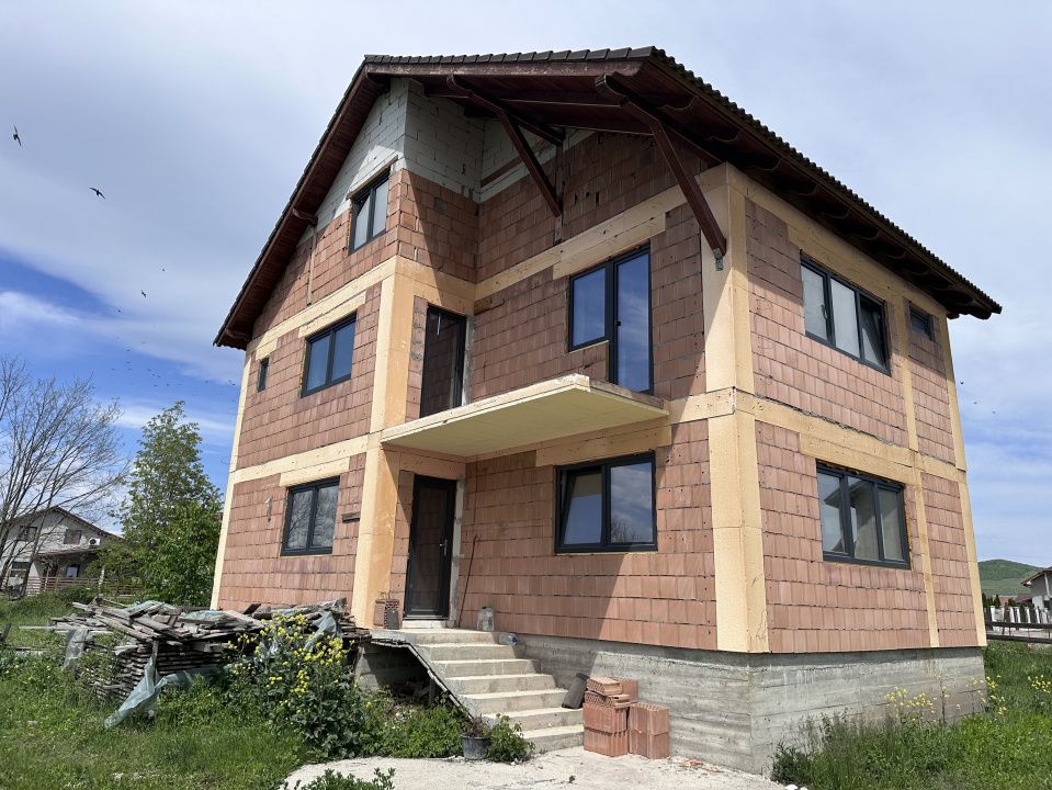 CASA 5 CAMERE I ALBA IULIA I TEREN 1500 MP I SEMIFINISATA I TOATE UTILITATILE I – fotografia 1 din 4