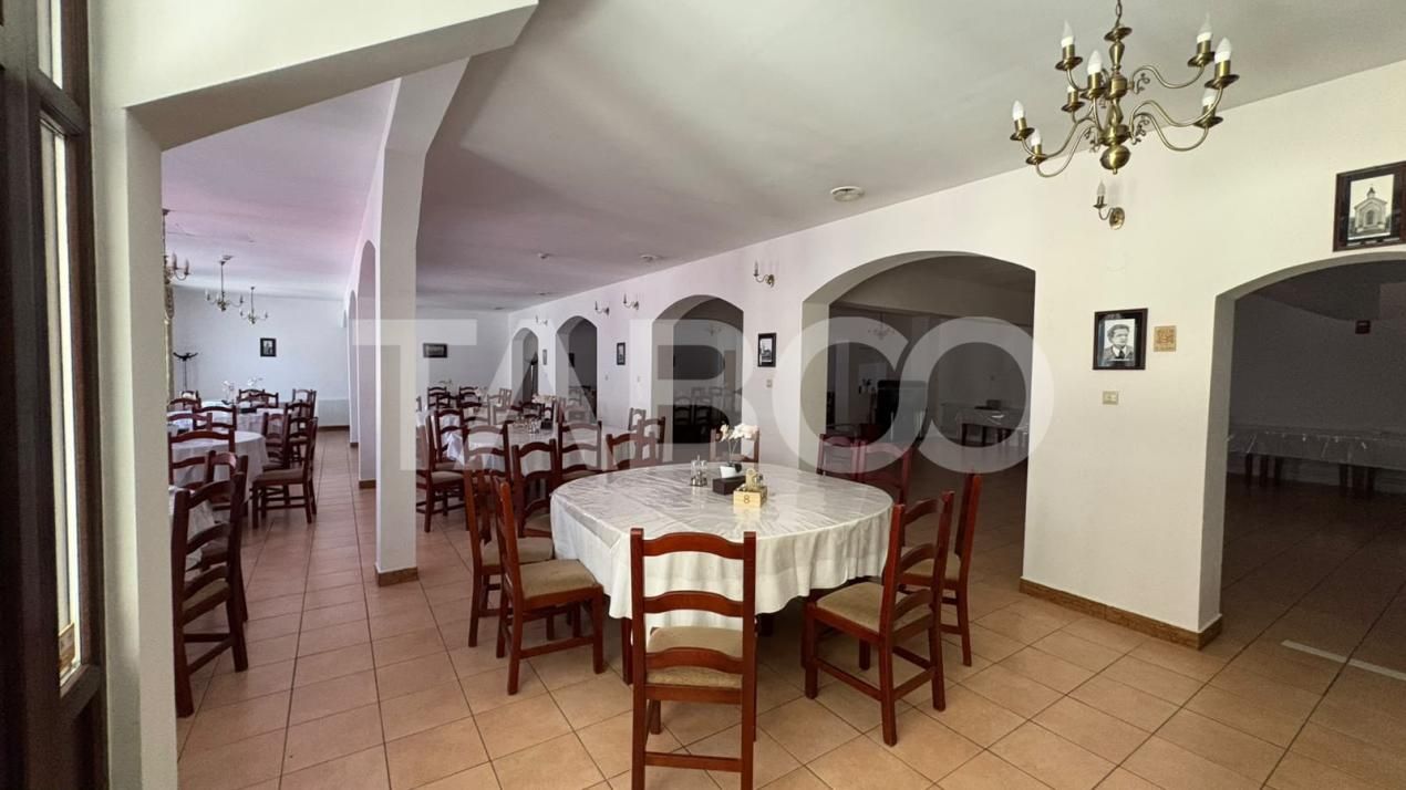 Pensiune de vanzare 36 camere restaurant terasa piscina in Rasinari – fotografia 2 din 9