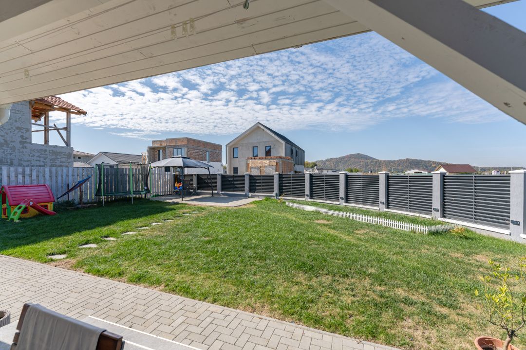 Casa in Harman, cu 4 dormitoare, terasa generoasa si teren de 652 mp – fotografia 24 din 39