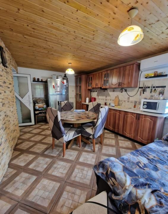 Casă Spațioasă 190 mp + Spațiu Comercial – Mircea Vodă, Dâmbovița – fotografia 4 din 19