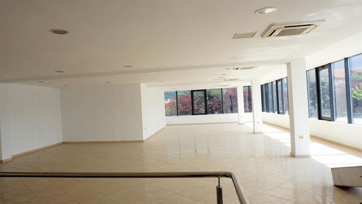DE INCHIRIAT- SPATIU COMERCIAL 140 MP – fotografia 9 din 14