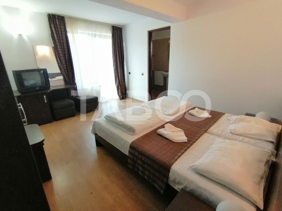 Pensiune 13 camere 16 bai sauna piscina si teren 1565 mp Cisnadioara – fotografia 30 din 42