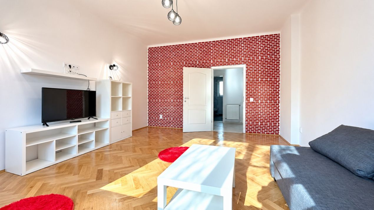 Liniște și intimitate în zona centrală–Apartament in vila, garaj, demisol – fotografia 4 din 18