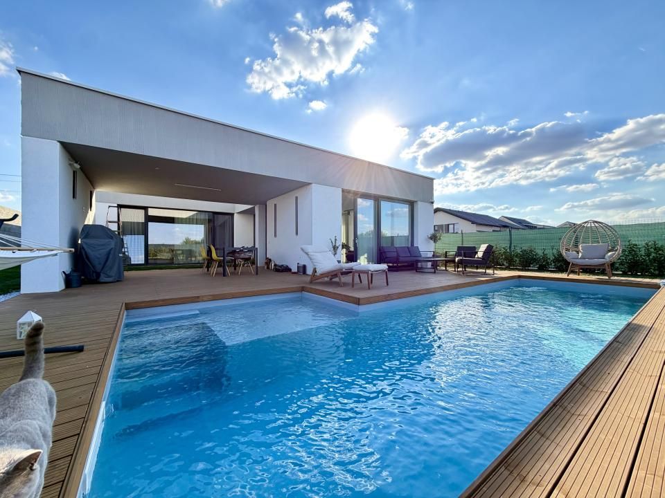 Casa individuala, 140 mp, piscina, 651 mp teren - Dumbravita – fotografia 2 din 13