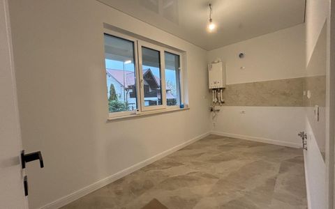 Casă individuală P+1E, 4 camere, 3 băi, dormitor matrimonial cu baie proprie