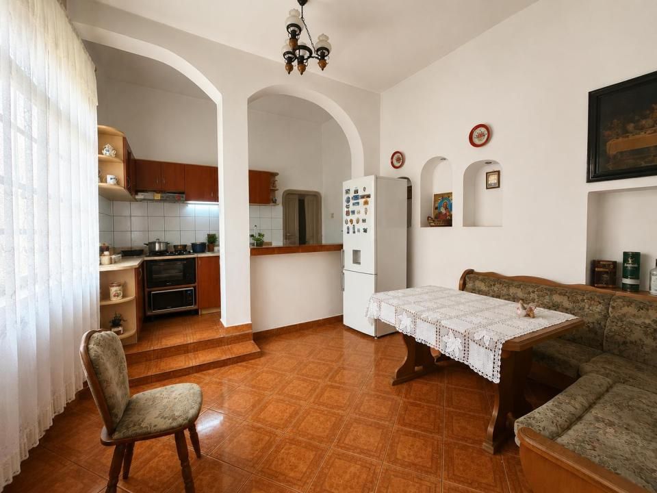 Casa ultracentrala de vanzare in Oradea, singur in curte, teren 500 mp – fotografia 5 din 6