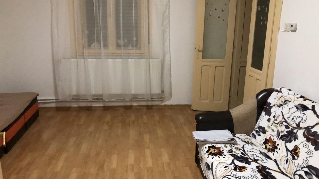 CASA 4 Camere 100mp. Baie Curte INCHIRERE Birouri Cabinete TOLSTOI CENTRU CETATE – fotografia 3 din 12