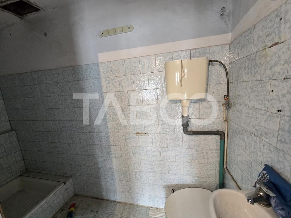Casa de vanzare cu teren 412 mp pivnita garaj in Terezian Sibiu – fotografia 10 din 34