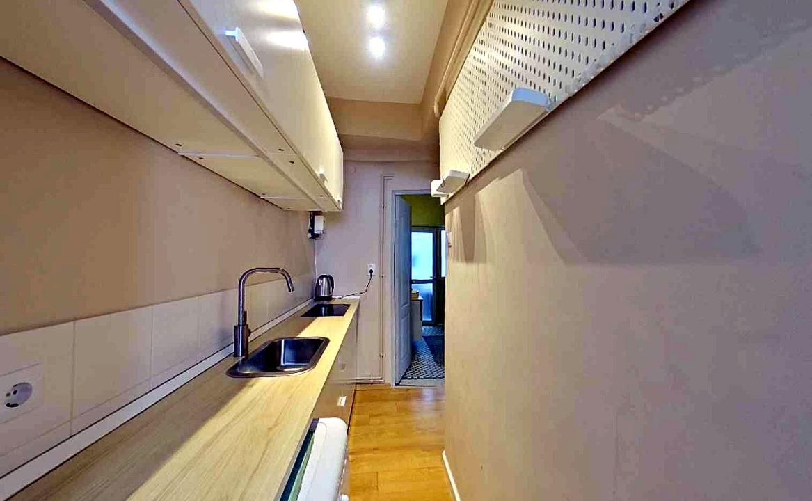 Central Location | Architect-Designed Studio | Turnkey Airbnb Investment – fotografia 7 din 18