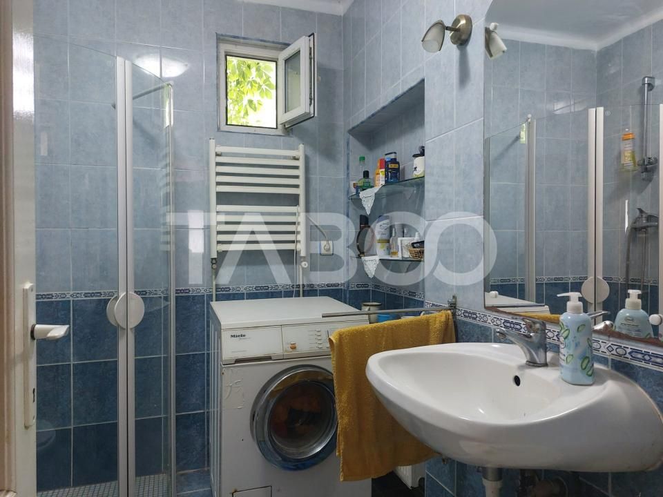Curte individuala 1100 mp cu 2 case separate de vanzare Cisnadioara – fotografia 12 din 35