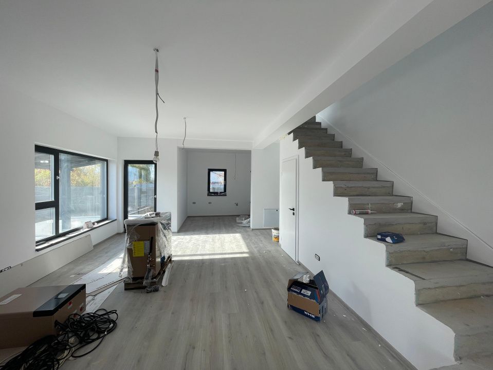 Duplex 3 camere separat prin baie Mosnita Noua – fotografia 1 din 12