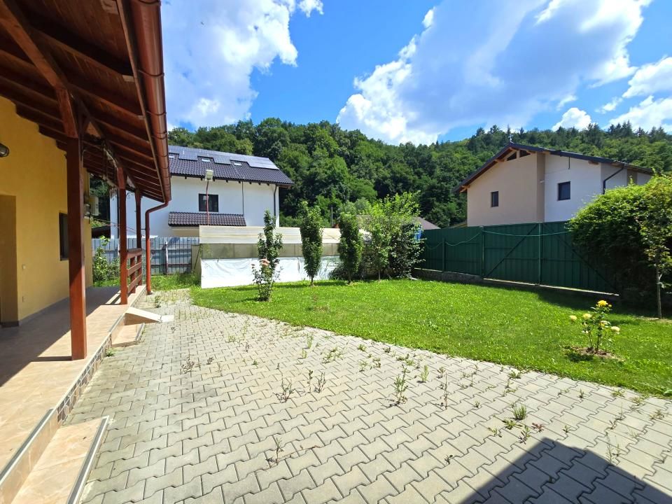 Casă individuală | 5 dormitoare | 230 mp | 700 mp teren | Tăuți Mănăstire – fotografia 4 din 28