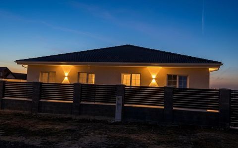 Duplex cu 3 camere, 80 mp utili, 16 mp terasa, 463 mp teren - Sag.