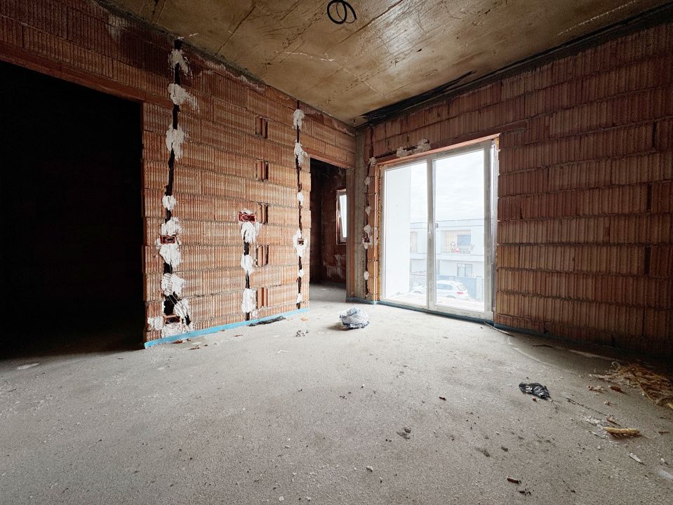 Duplex despartit prin camera tehnica, 121mp utili si 350mp teren - Urseni – fotografia 13 din 29
