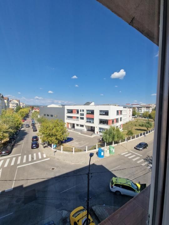APARTAMENT 3 CAMERE DE INCHIRIAT – MICRO 3 – fotografia 1 din 11