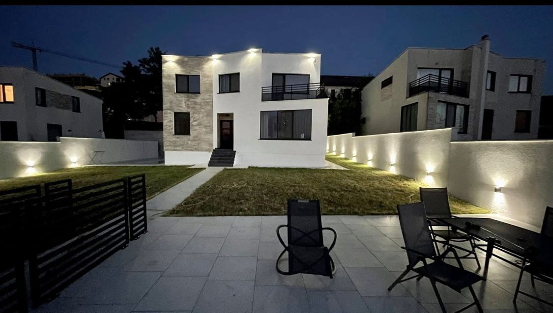 Casă individuală cu panoramă | curte 500 mp | garaj  | VIVO – fotografia 1 din 11