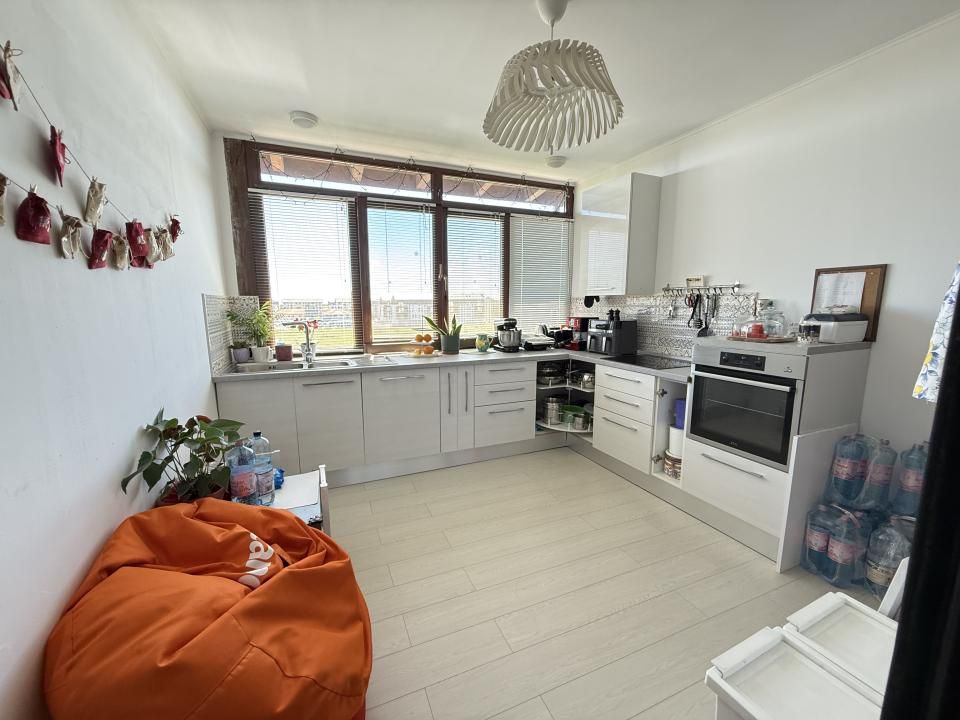 Apartament spatios cu 4 camere, decomandat, etaj 3 - Giroc, zona Planetelor – fotografia 5 din 10