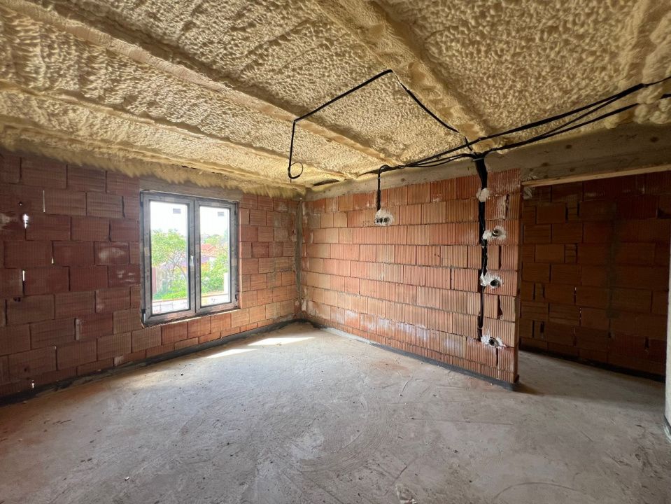 Casa individuala cu 4 camere 2 bai si terasa in Sura Mica – fotografia 9 din 15