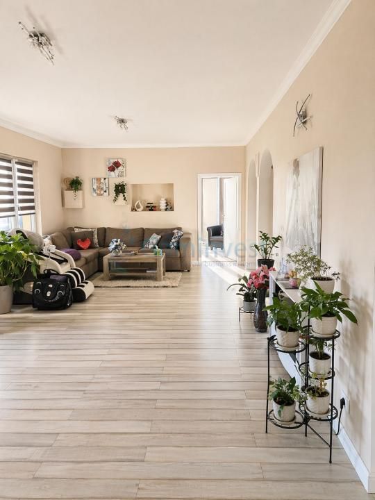Casă familială de vânzare – zona Dealuri, Oradea, Bihor – fotografia 3 din 8