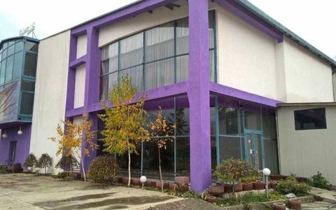 Clădire modernă de închiriat evenimente, clinică, logistică – Zona Nord