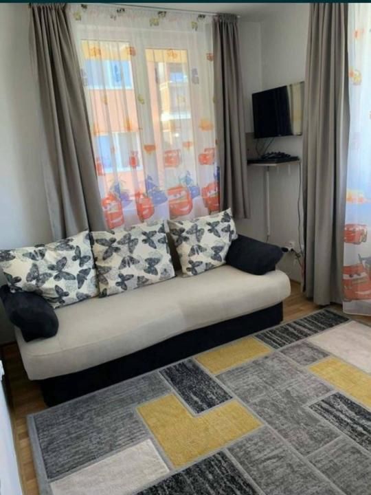 Apartament 2 camere, decomandat, etaj 2, Eroilor, Floresti – fotografia 1 din 8
