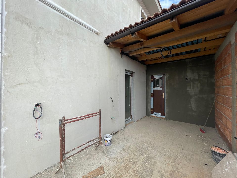 Duplex 5 camere despartit prin garaj - Mosnita Noua – fotografia 11 din 12