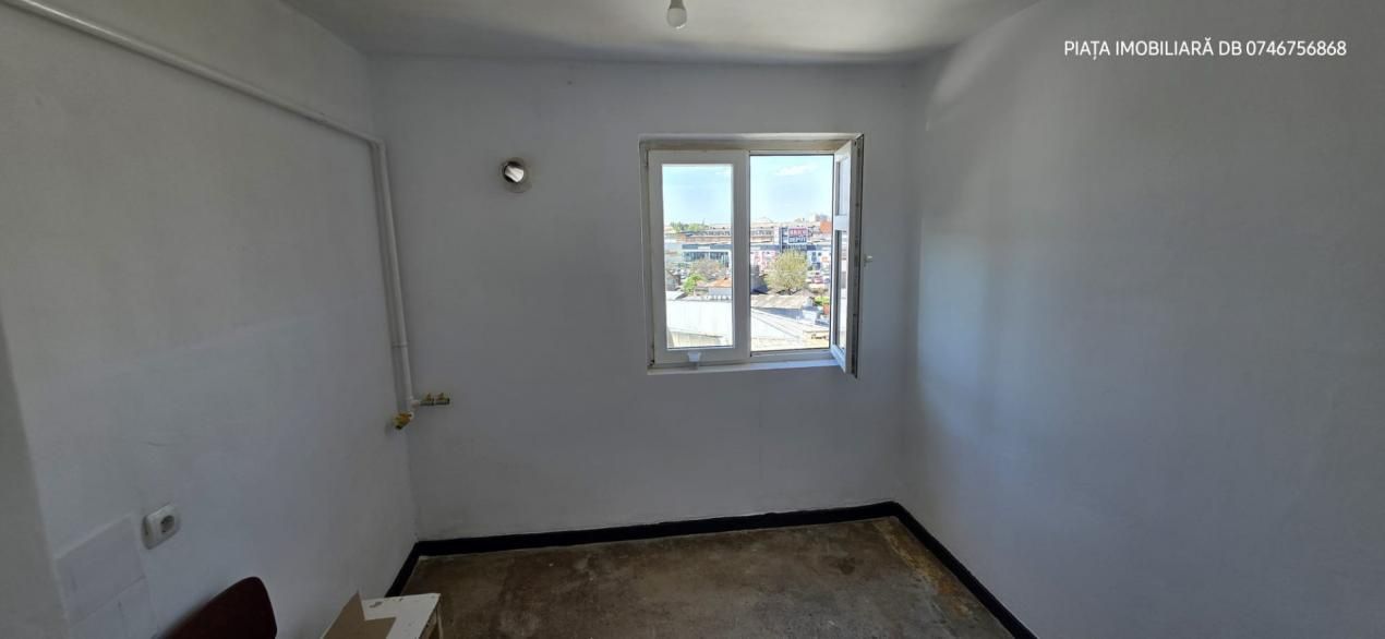 Apartament 4 Camere – Vedere Panoramică pe 2 zone diferite – Zona Piața 1 Mai – fotografia 9 din 12