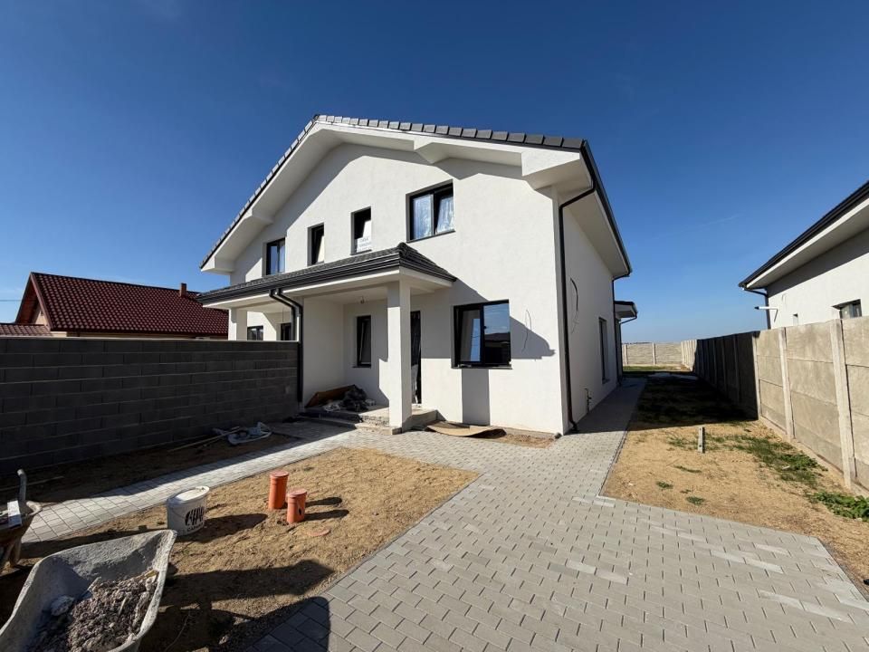 Duplex in Sanandrei | Toate utilitatile | Asfalt | Curte generoasa | – fotografia 1 din 13