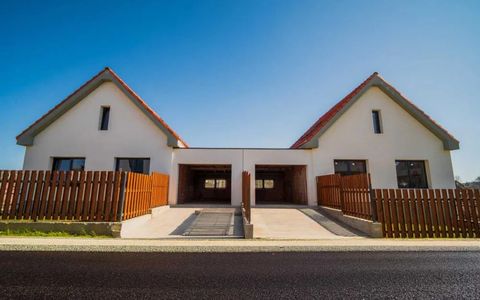 Casă cuplată prin garaj în Sălicea, 245 mp utili, teren 523 mp