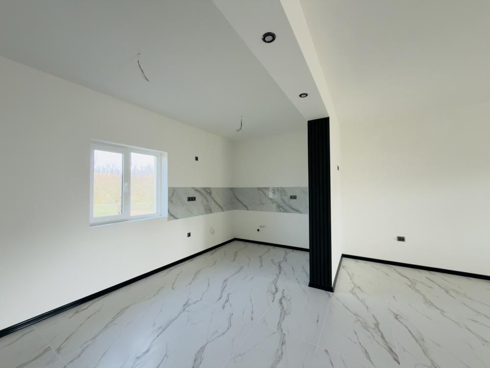 Duplex despartit prin camera tehnica, 3 camere - Beregsau Mare – fotografia 4 din 21