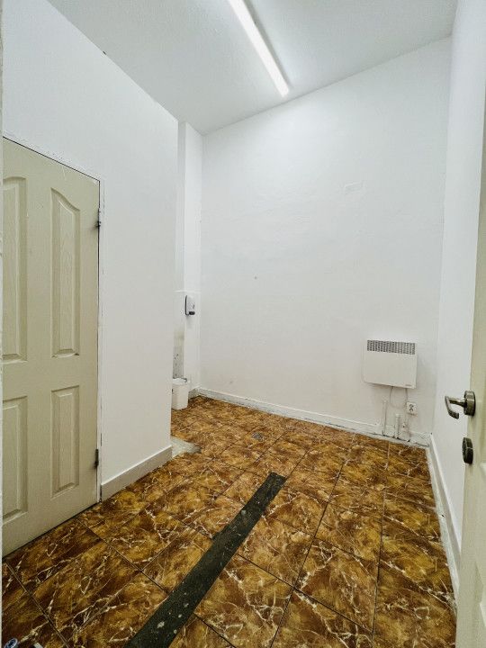 Spatiu comercial situat central, cu vitrina & vizibilitate. Ideal Investitie – fotografia 12 din 18