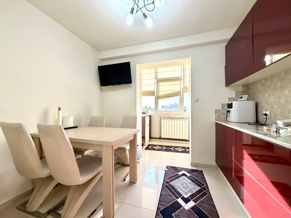 Apartament spatios, 3 camere, 66 mp utili - zona Lunei – fotografia 1 din 11