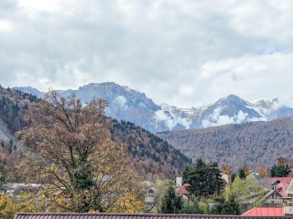Vilă D+P+1+Pod în Azuga – Vedere Spectaculoasă spre Varful Cazacu – fotografia 19 din 61