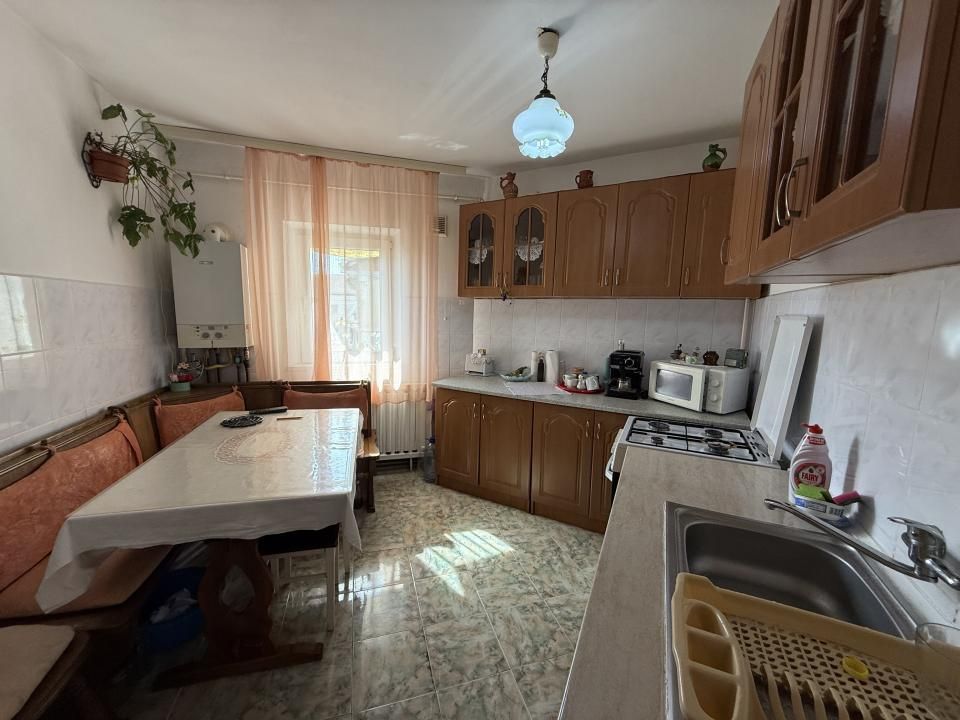 Apartament 3 camere, 68 mp utili + balcon, mobilat si utilat - Soarelui – fotografia 5 din 7