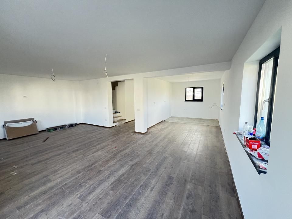 Casa-Duplex-129mp-Utili-250mp-Curte-Izvor-Tarlungeni – fotografia 3 din 17