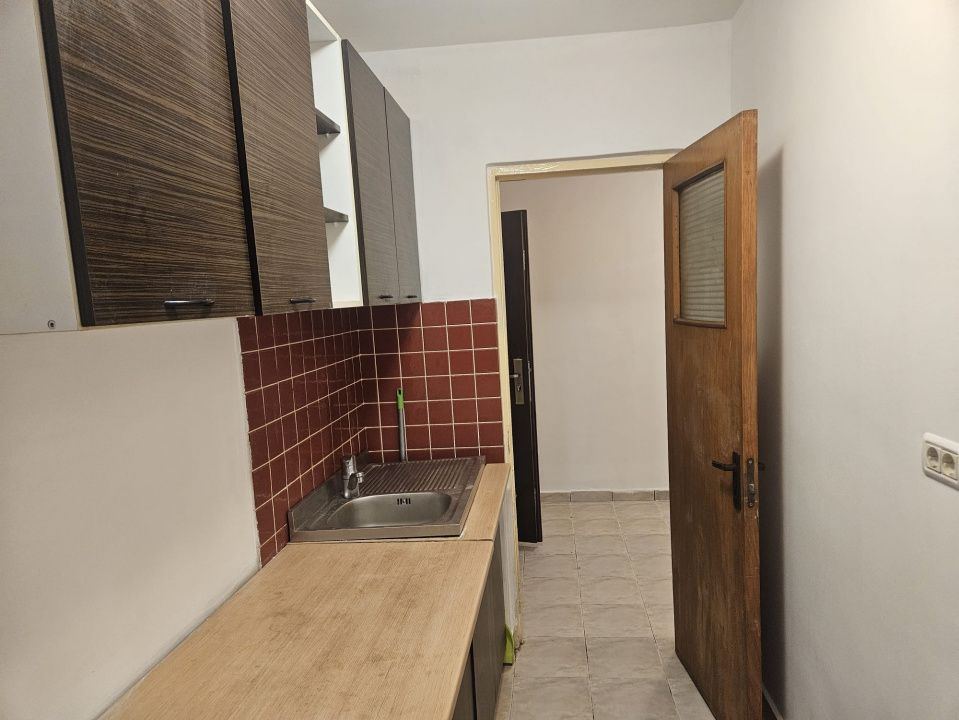 Drumul Taberei, Valea Oltului Brancusi, garsoniera parter, bloc 4 etaje, boxa – fotografia 8 din 28
