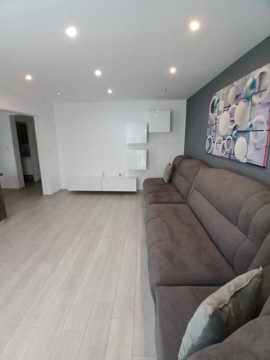 3 camere de inchiriat, Lux, zona Carrefour – fotografia 2 din 10