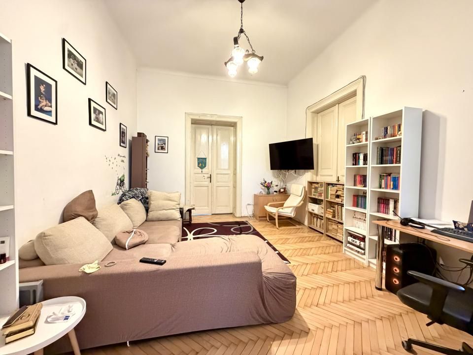 Casa cu 4 camere, 136 mp utili, curte comuna - Zona Centrala – fotografia 1 din 9