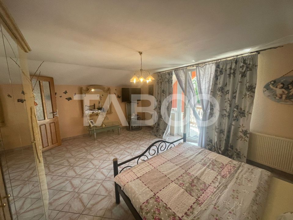 Casa deosebita  de vanzare 453 mp utili si curte 528 mp in Avrig – fotografia 27 din 32