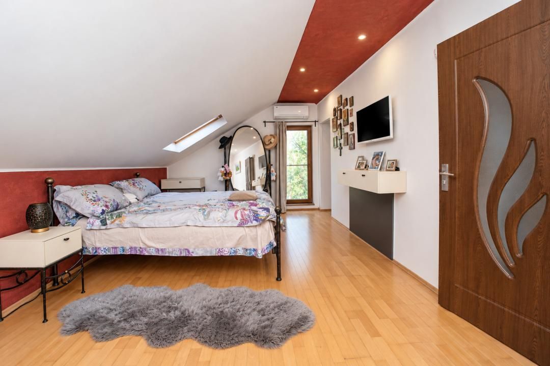 Vilă 8 Camere | 428 MP | Teren 703 MP | 4 Garaje | Voluntari – fotografia 21 din 27