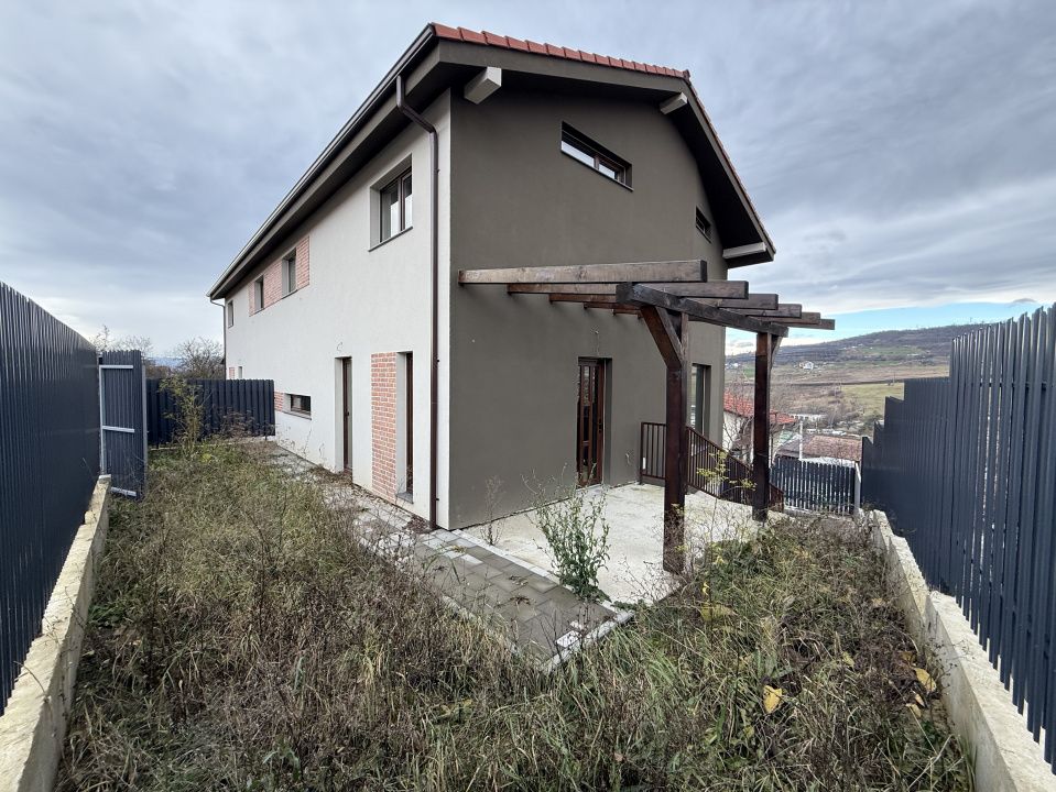 EXCLUSIVITATE !! COM 0% !! De vânzare duplex 4 cam 160 mpu D+P+E str Oasului – fotografia 1 din 31