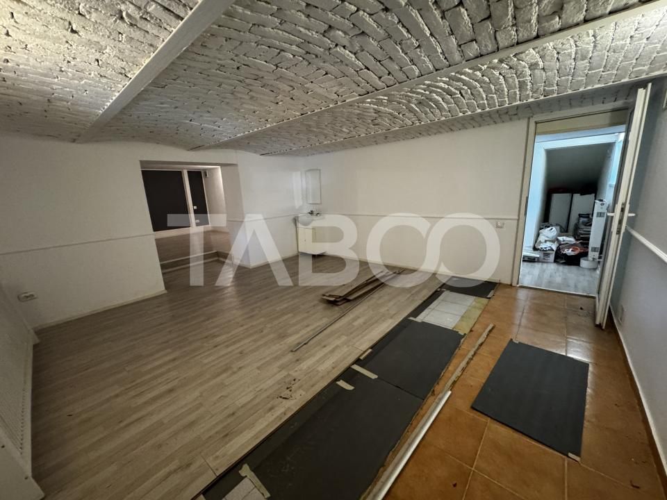 Spatiu comercial de inchiriat cu 4 camere 85 mpu Central Sibiu – fotografia 11 din 12