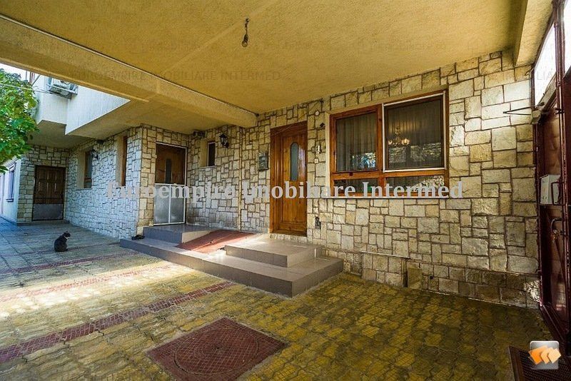 Vila de vanzare in Constanta zona Km 4-5 – fotografia 1 din 9