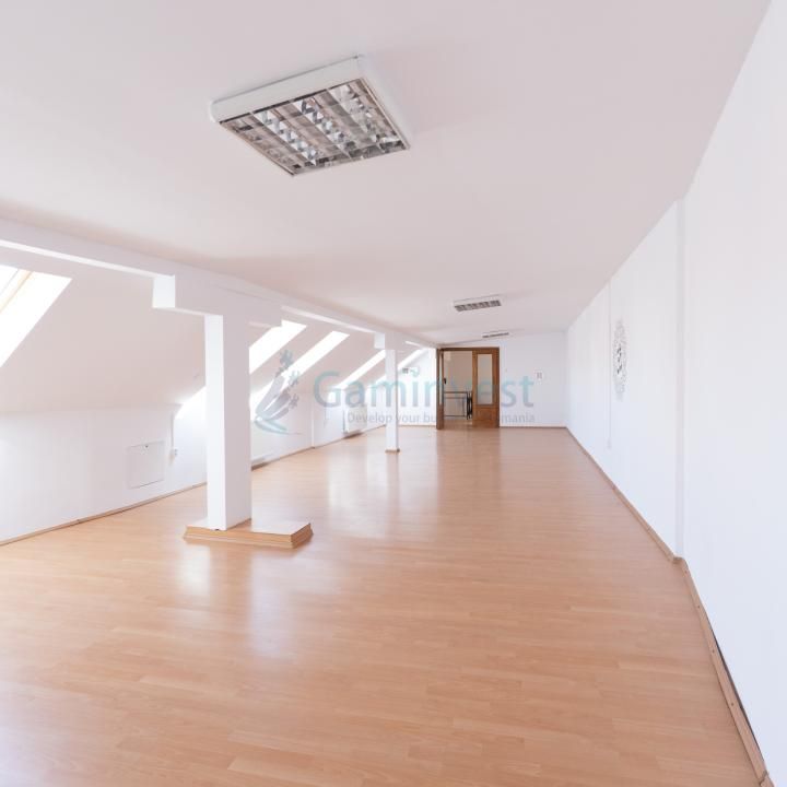 Cladire de inchiriat in Oradea, 382 mp cu 3 nivele, multifunctionala – fotografia 3 din 29
