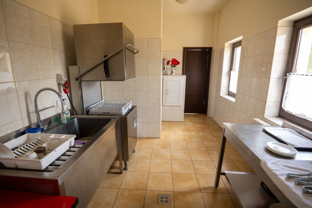 Hotel Miky Arad de vanzare | Investitie cu utilizari multiple | 42 camere cazare – fotografia 43 din 66